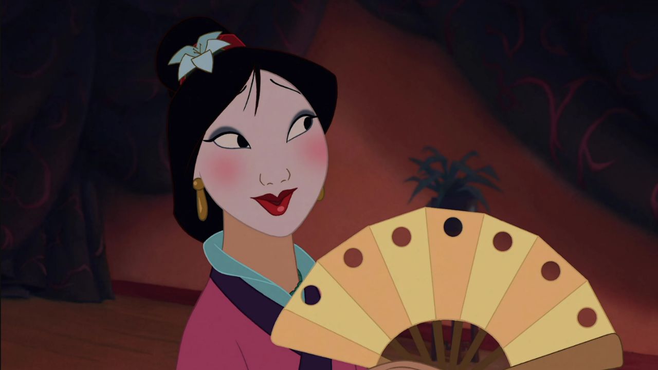 Mulan maquiada